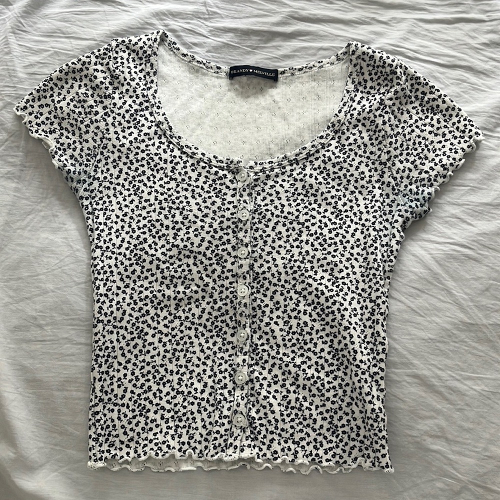Brandy Melville button baby tee!